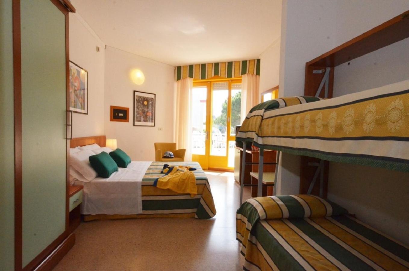 Hotel Luna Bibione Exterior photo